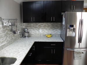 finished tile backsplash with mocha shaker kitchen cabinets