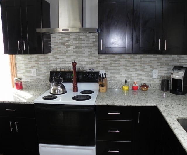 Mocha Shaker Kitchen With Range Hood